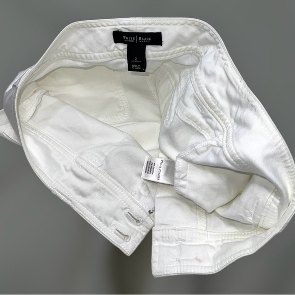 🛍️SALE🛍️ White House Black Market Pedal Pusher Lace-Up Detail Crop Pants - Picture 6 of 8